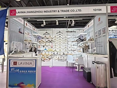 दुबई एक्सपो में लाविनिया होम शाइन: क्वालिटी हैंगर, डिस्प्ले प्रॉप्स और स्टोरे...