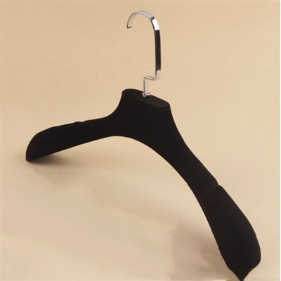 सभी काले मखमली हैंगर