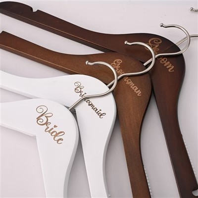 कस्टम लकड़ी के हैंगर